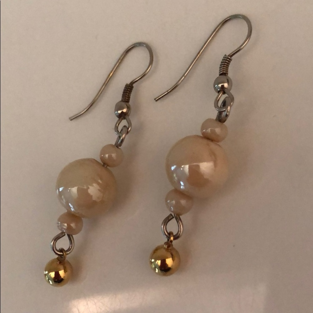 VINTAGE OPALESCENT IVORY AND GOLDTONE BALLS - Picture 6 of 6